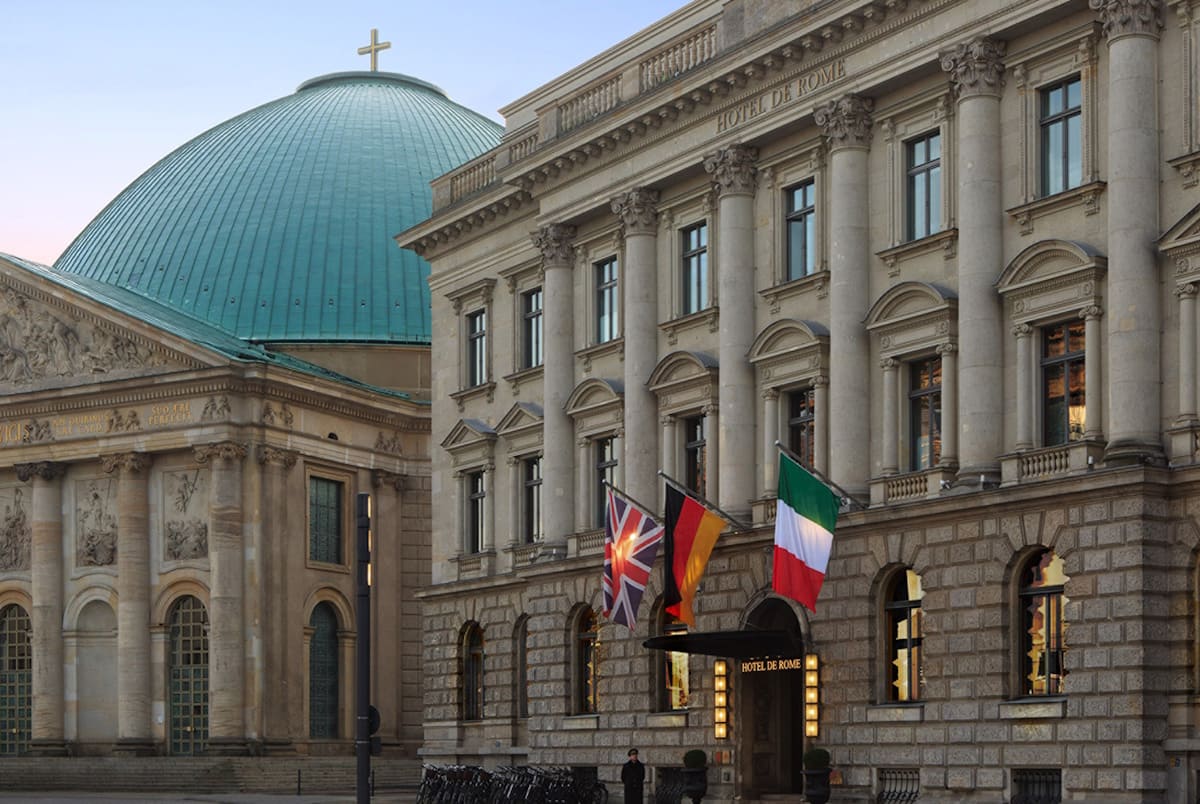 Eingang des Hotel de Rome in Berlin
