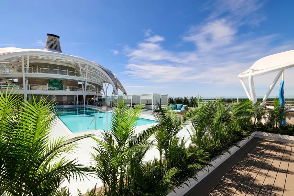 Pooldeck auf der Mein Schiff Flow