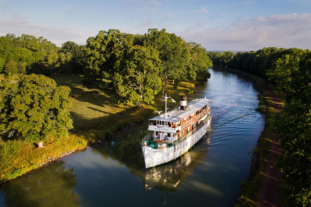 MS Wilhelm Tahm auf dem Schiffsfahrten auf dem Göta-Kanal