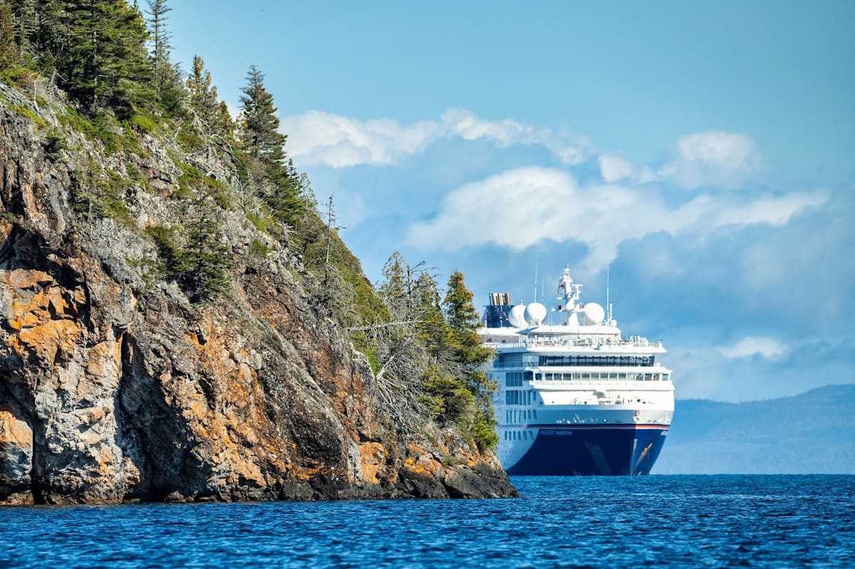 Hapag-Lloyd Cruises Schiff auf dem Meer