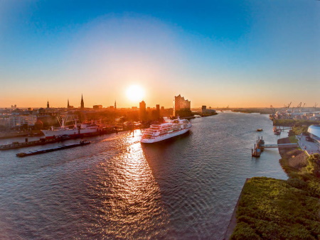 MS EUROPA in Hamburg