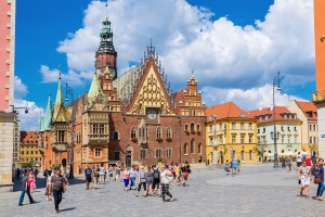 Der Rathausplatz in der Altstadt von Breslau. Quelle: Sergii Figurnyi-Fotolia.com